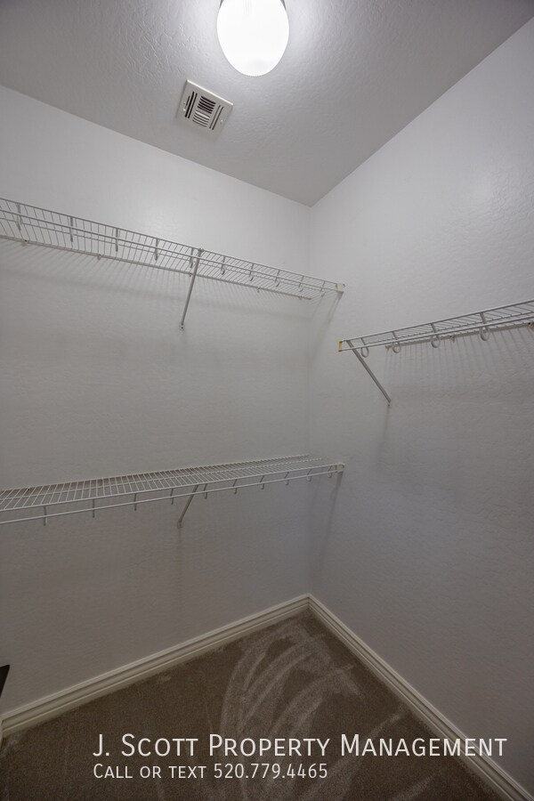 Building Photo - 2445 E Montecito Ave