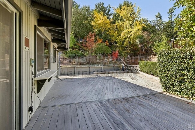 Building Photo - Beautiful 3 bedroom, 2 bath, 2,039 sqft hi...