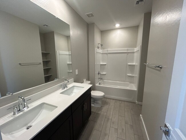 Building Photo - 17347 W Sanna St