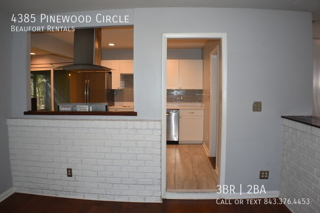 Building Photo - 4385 Pinewood Cir