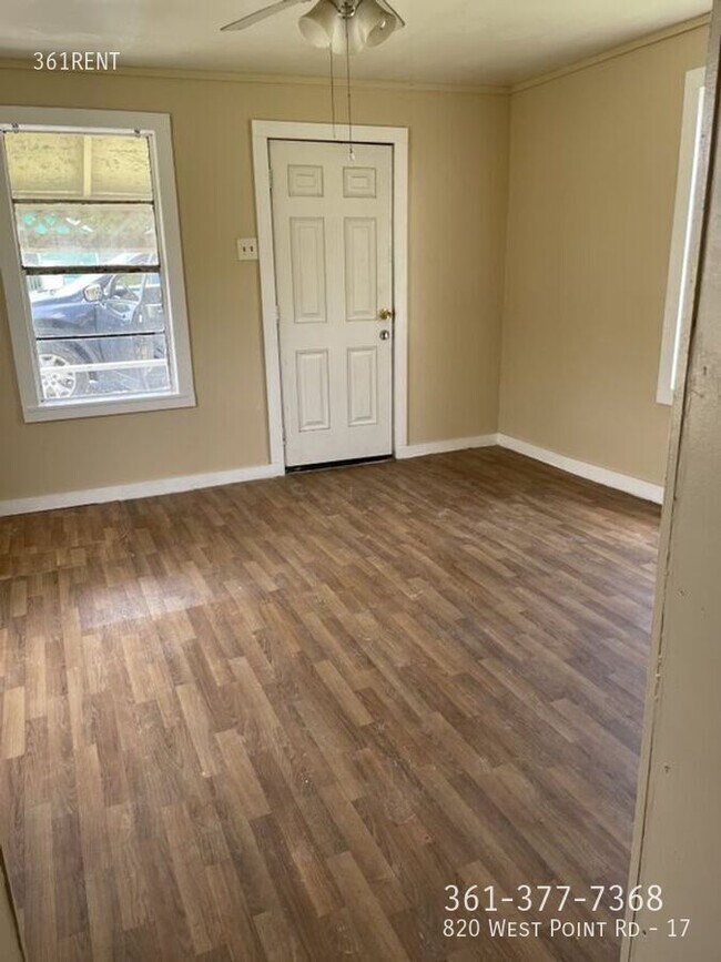 Building Photo - 820 W Point Rd