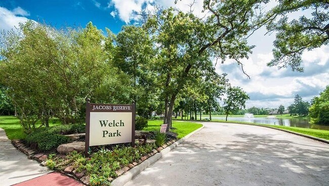 Building Photo - 135 Deerfield Meadow Dr