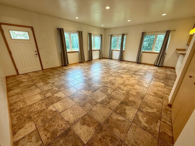 Building Photo - 2175 Chateau Ct