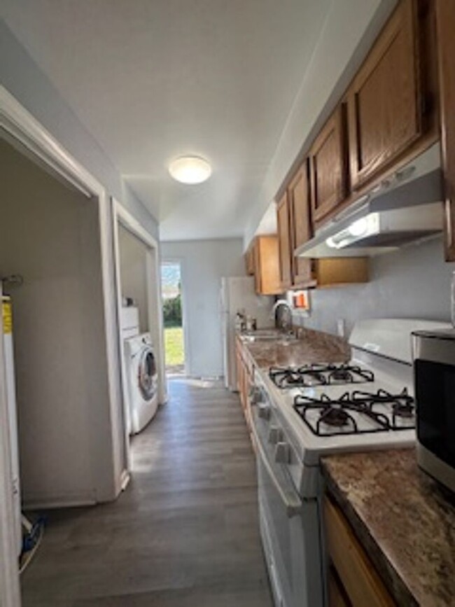 Building Photo - Beautiful House for Rent with Large Yard!