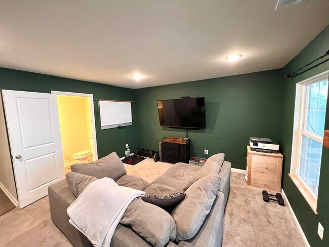 Building Photo - 8355 Daydream Cres