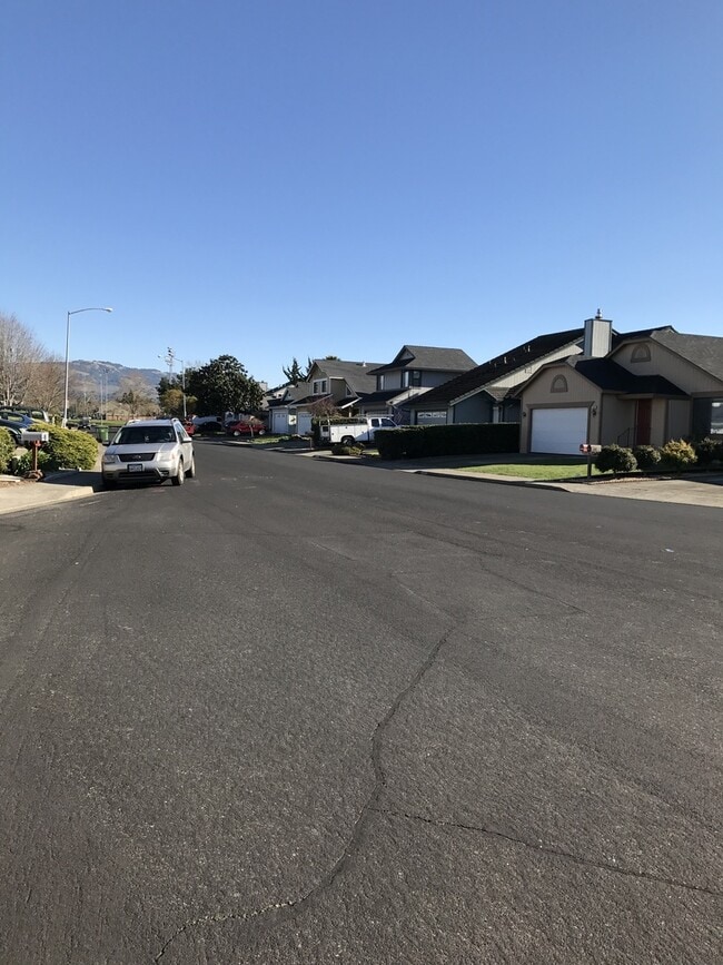 Building Photo - Beautiful 3 Bedroom Home in Desirable M Section Available Soon!