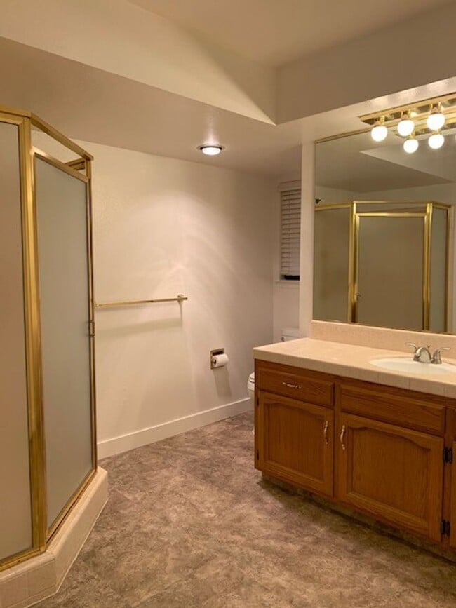 Building Photo - Spacious Bullard Area condo, recently upda...