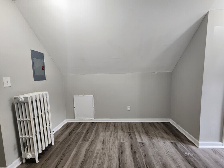 Building Photo - 515 Quinnipiac Ave