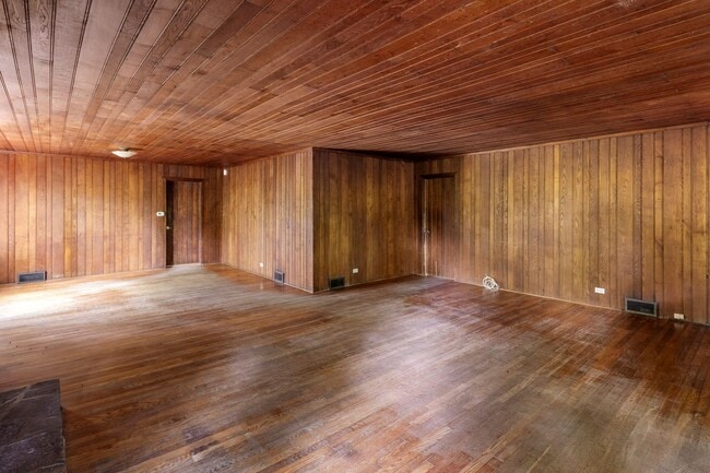 Building Photo - Royal Pines Cottage