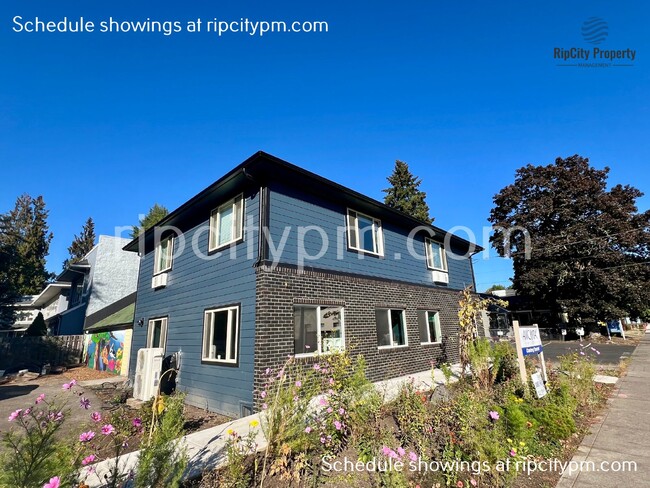 Primary Photo - Charming 1-Bedroom Apartment downtown Hill...