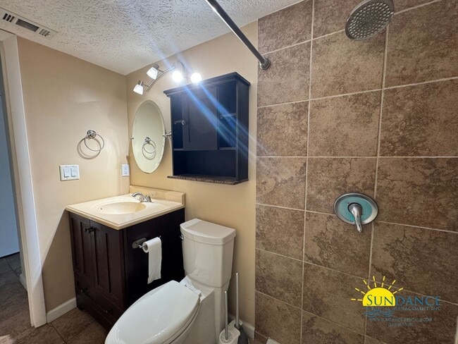 Building Photo - Waterfront 1-Bedroom Condo in FWB – Stunni...