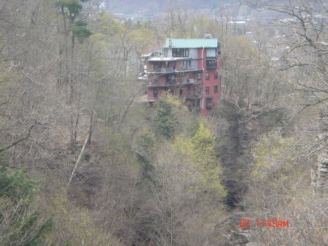 Building Photo - 120 Highland Pl