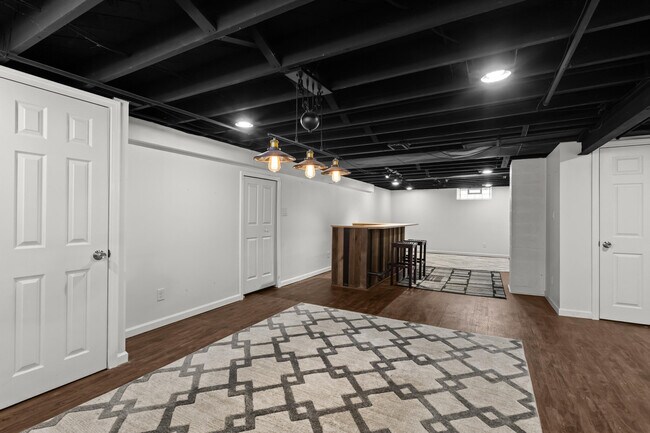 Building Photo - 4521 Thorncroft Ave