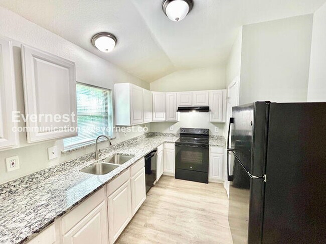 Building Photo - 152 Creek Cove Dr