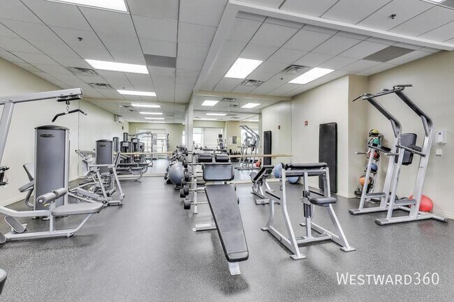 Building Photo - 512 N McClurg-#4902