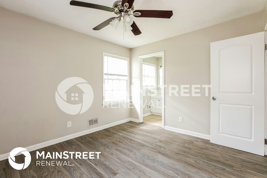 Building Photo - 454 Roxbury Dr