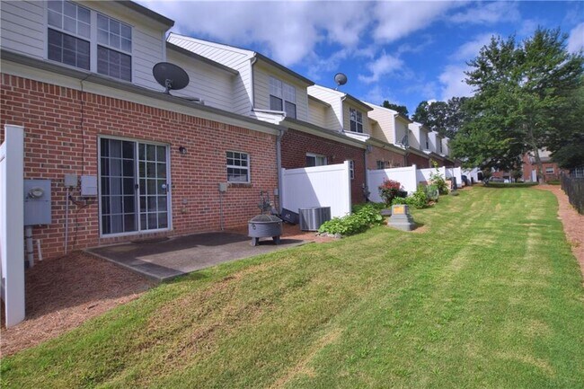 Building Photo - 3833 Pleasant Oaks Dr