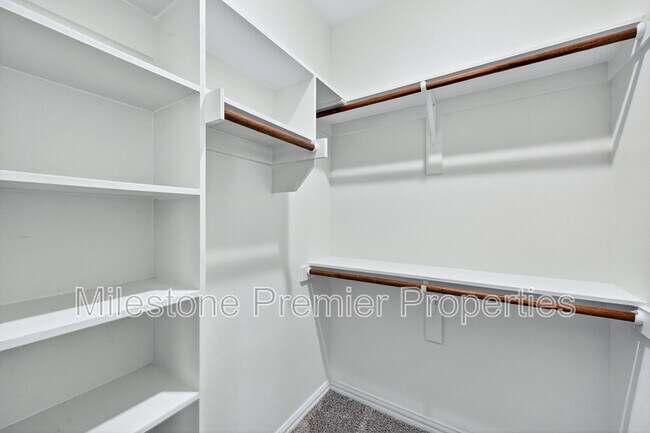 Building Photo - 2813 Peony Dr