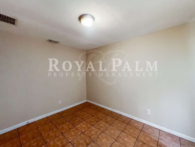 Building Photo - $600 Move-In Credit if You Apply by Dec 31st! Start Fresh in Fort Myers Before the Ball Drops – R...