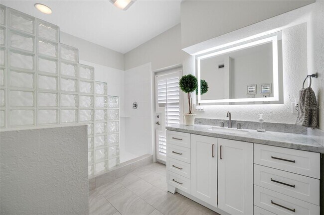 Building Photo - 540 59th Ave