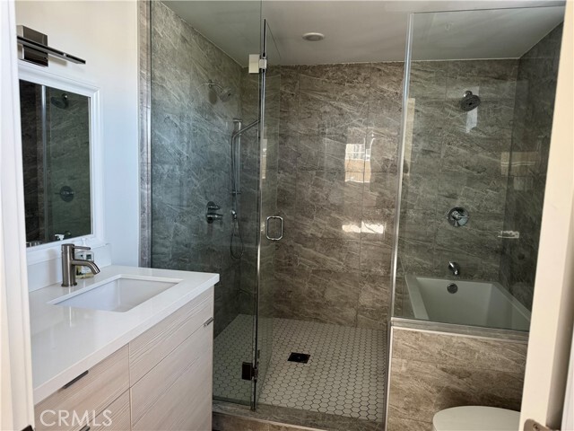 Building Photo - 1245 N New Hampshire Ave