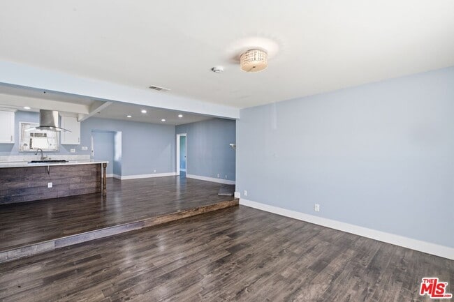 Building Photo - 14141 Gault St