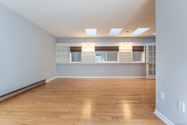 Building Photo - 187 Lovers Ln