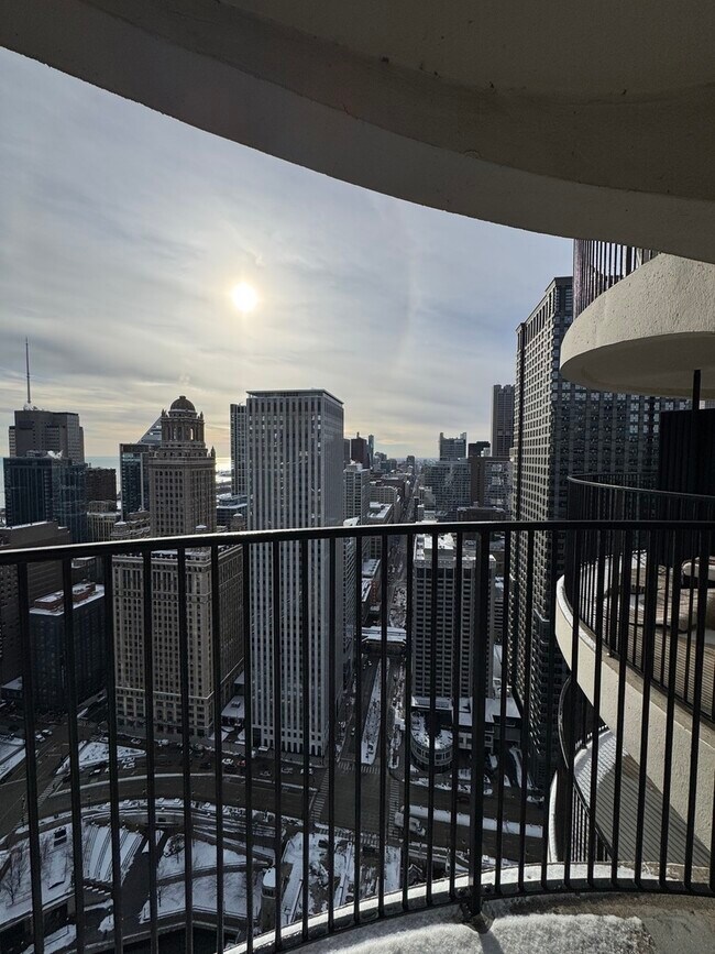 Building Photo - 300 N State St