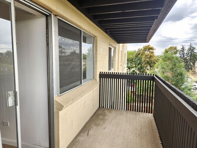 Building Photo - 65 Clarkson St