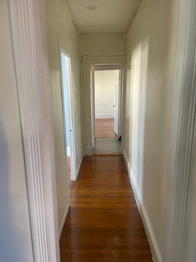 Building Photo - 32 Charles St