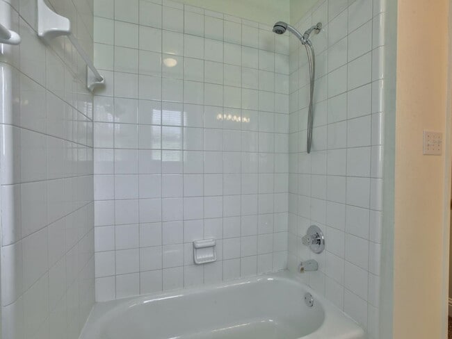 Building Photo - 3208 Castle Ct