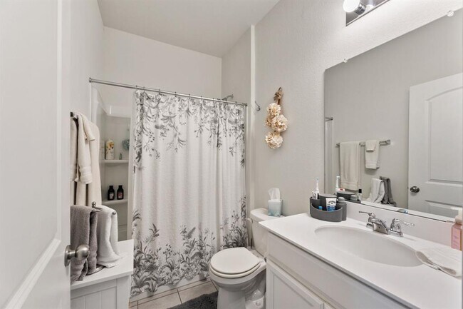 Building Photo - 6909 Bellingham Dr