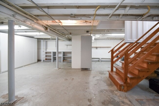 Building Photo - 133 Pine Grove Ave