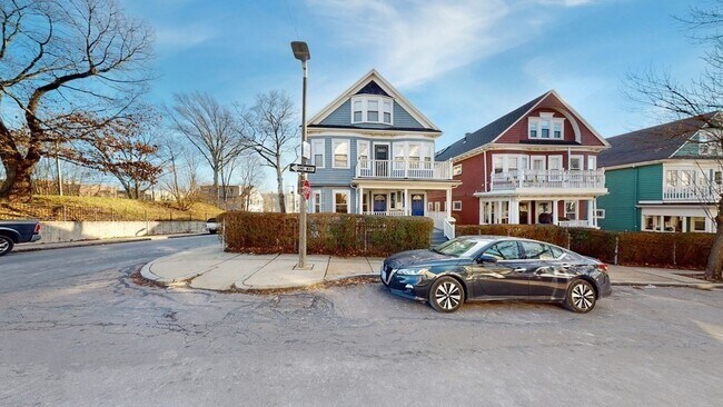 Building Photo - 19 Bentham Rd