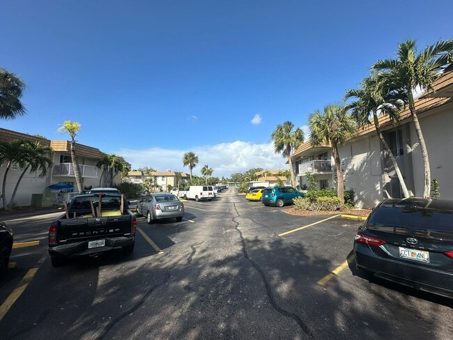 Building Photo - 1830 Maravilla Ave