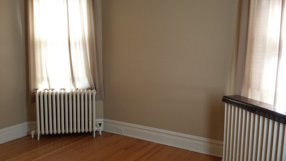 2nd Bedroom - 316 S Grove Ave