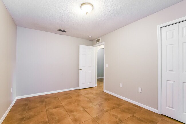 Building Photo - 3525 Stonefield Dr