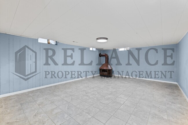 Building Photo - 512 Cindy St