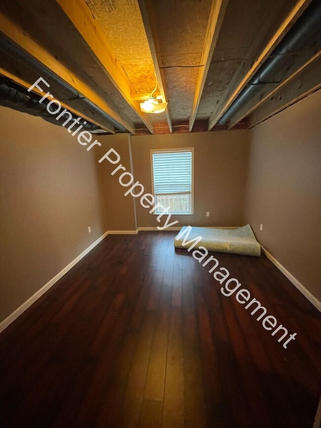 Building Photo - 2116 Doe Run Dr