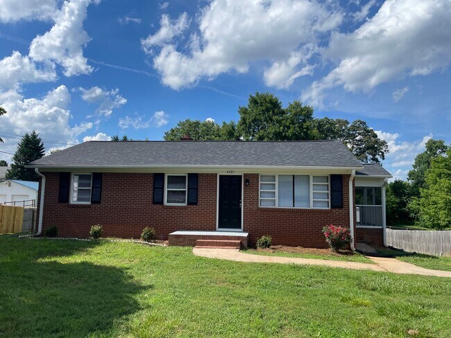 Primary Photo - 4721 Monitor Ave
