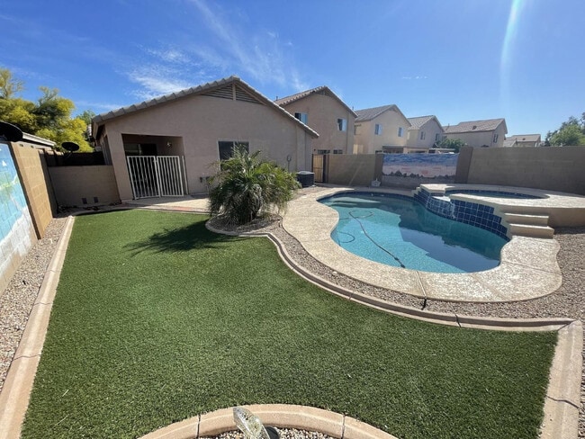 Building Photo - 39974 W Thornberry Ln