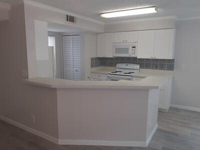 Building Photo - 9999 Summerbreeze Dr