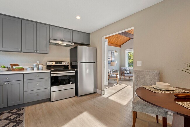 Building Photo - 9110 Redmond - Woodinville Rd NE