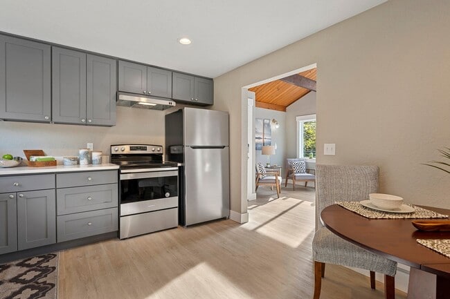 Building Photo - 9110 Redmond-Woodinville Road NE-Unit 101