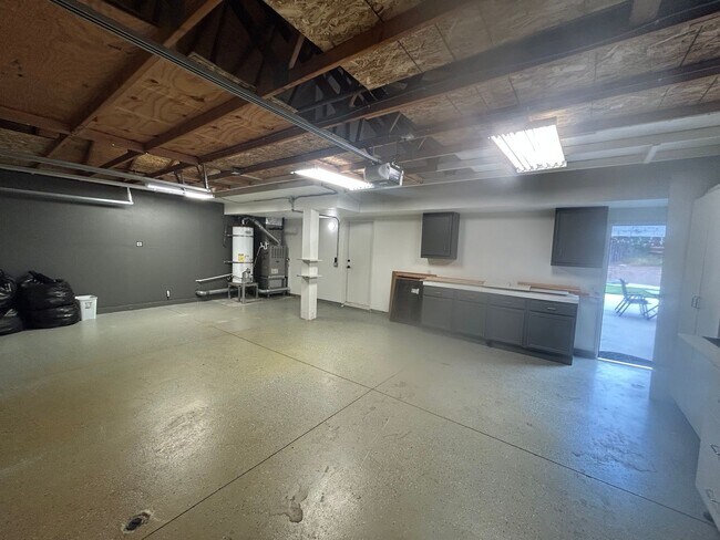 Building Photo - 947 Cheyenne Rd