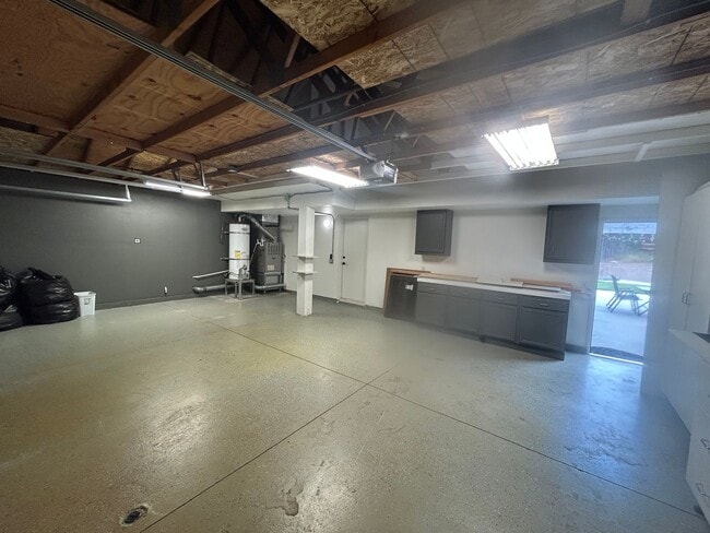 Building Photo - Remodeled Home for Rent in Corona – Sunroo...