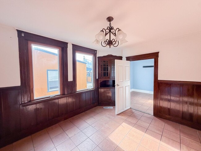 Building Photo - 4 bed 3 bath Single-family Home in Glenview/Lower Diamond area of Oakland