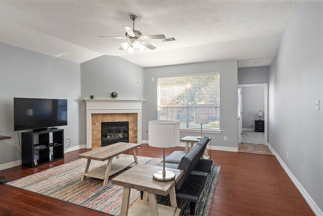 Building Photo - 8815 Rollick Dr