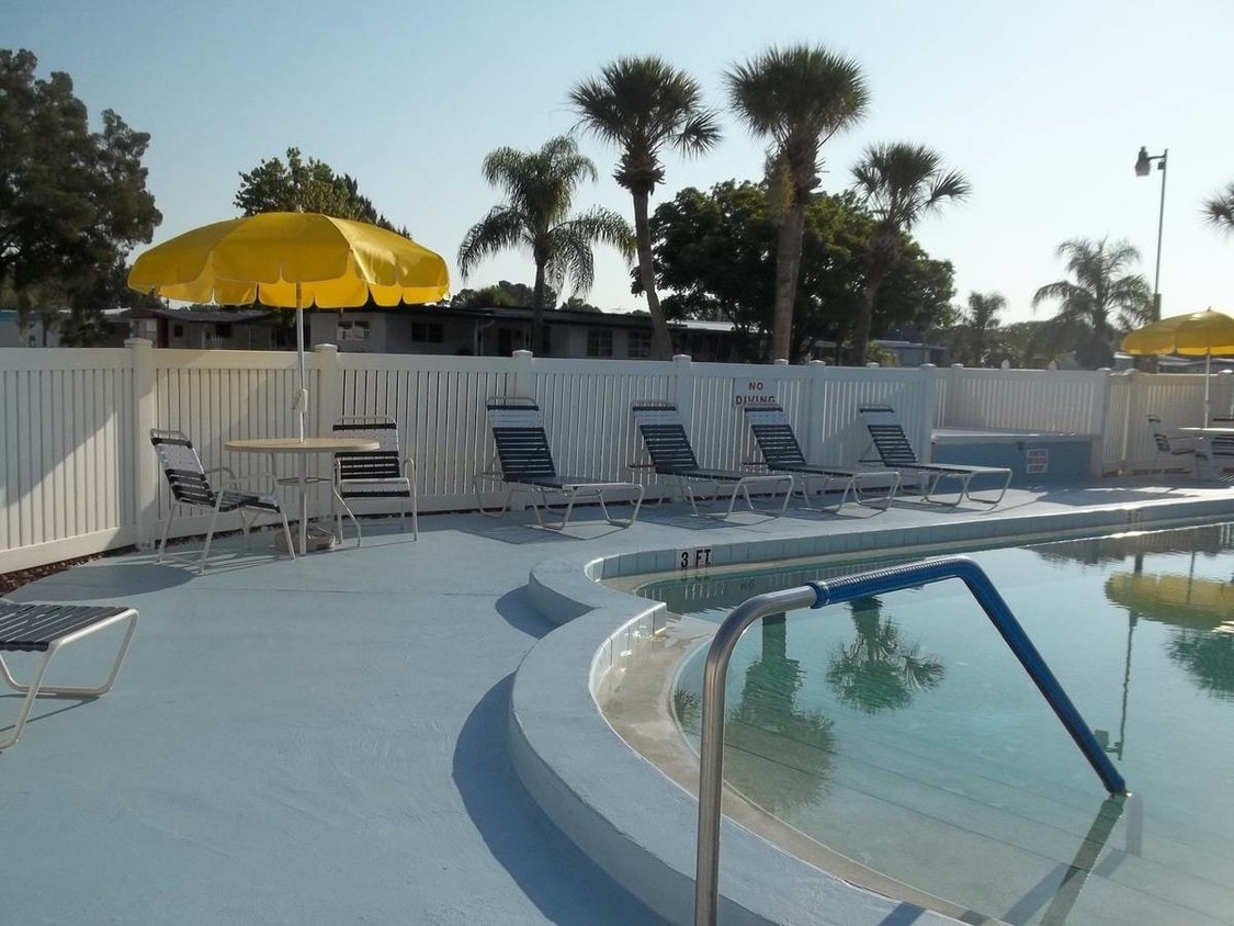HEATED AND COOLED POOL WITHIN WALKING DISTANC - 7424 Egress Ln