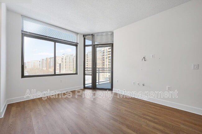 Building Photo - 3600 S Glebe Rd